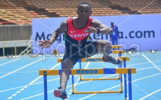 110mhurdlesPeterWambuatraining