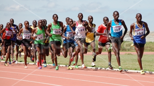 MencompetinginHeat15000m